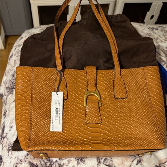Dooney & Bourke Handbags - Dooney bourke purse New whit tag never used